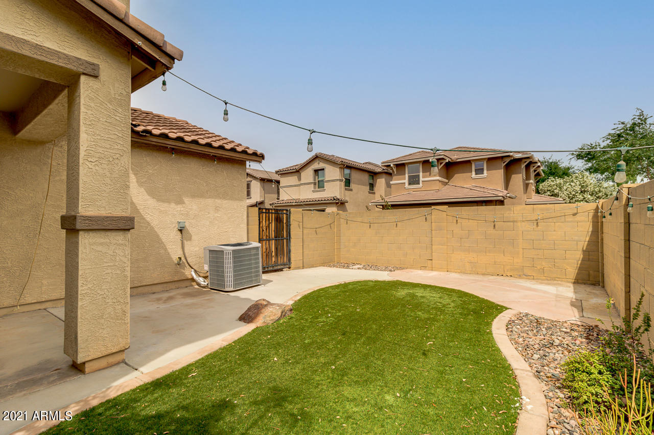 1074 South Hawk Lane Gilbert, AZ 85296 - Photo 32 of 35 a front view of a house with a yard