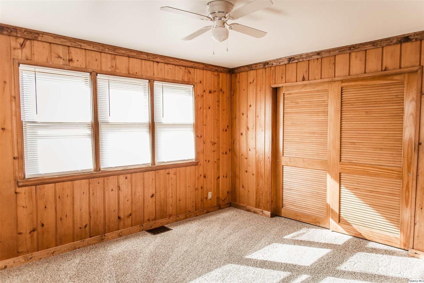 512 Madison Street Quincy, IL 62301 - Photo 13 of 15 a view of an empty room with a window