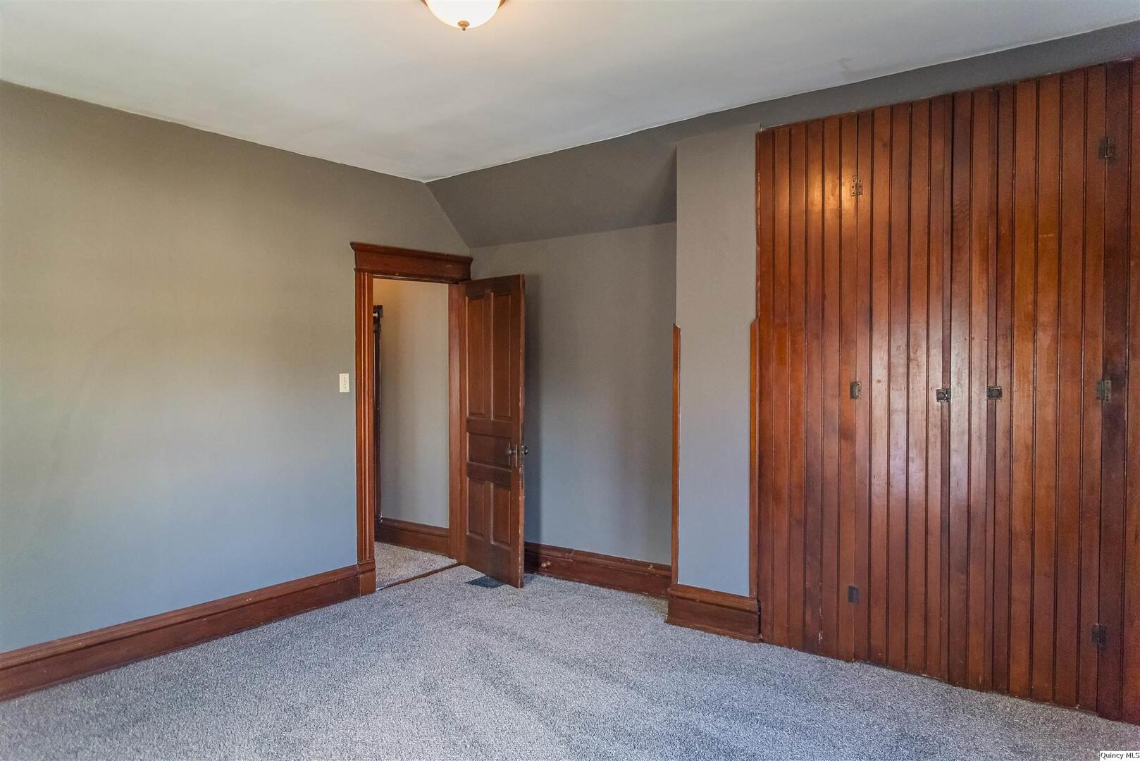512 Madison Street Quincy, IL 62301 - Photo 3 of 15 an empty room with closet area