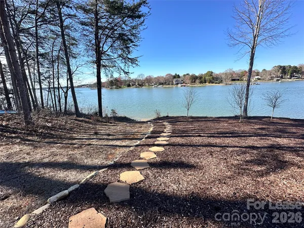 $2,700 | 163 Beacon Drive, Unit B, Mooresville, NC 28117