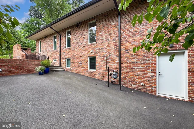 $4,850,000 | 1753 Army Navy Drive, Arlington, VA 22202