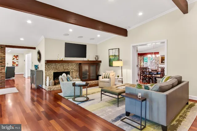 a view of a pathway both side of yard