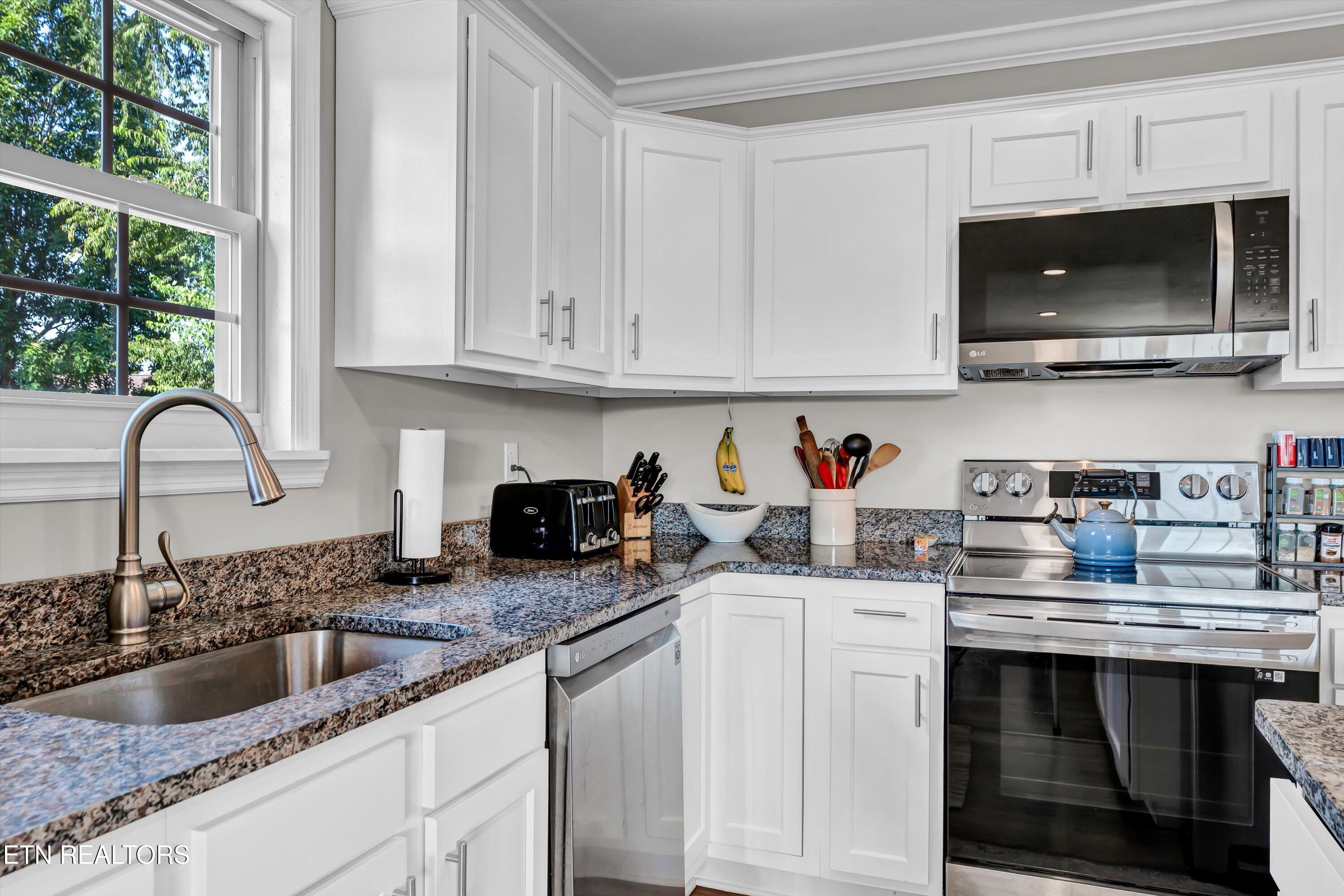 1210 Rowe Street New Tazewell, TN 37825 - Photo 11 of 31 12-1210 Rowe St-12