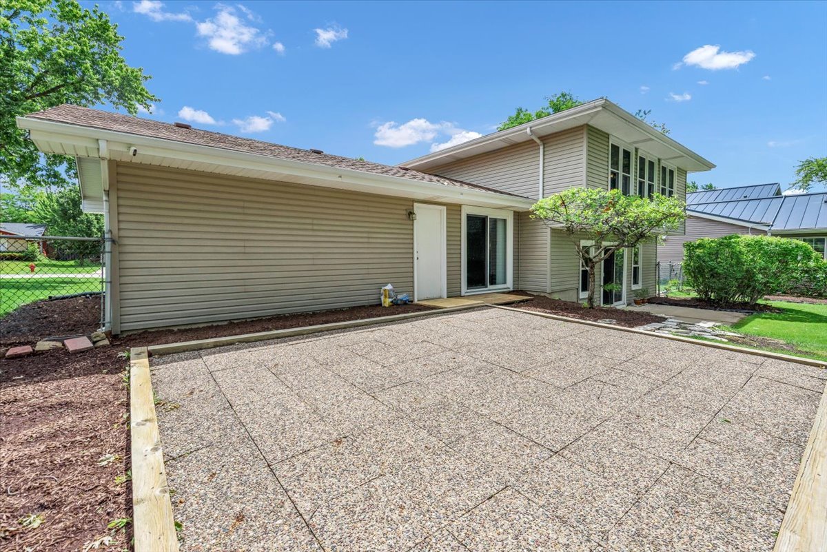 1820 Claremont Road Hoffman Estates, IL 60169 - Photo 29 of 33