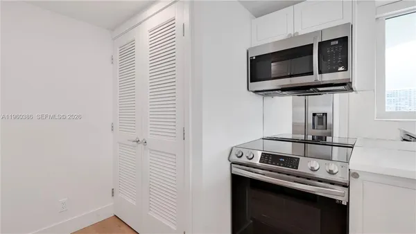 $4,111 | 555 Northeast 34th Street, Unit 1710, Miami, FL 33137