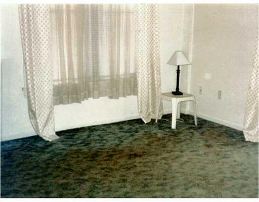 937 Robinson Street McKees Rocks, PA 15136 - Photo 2 of 6 Living Room.