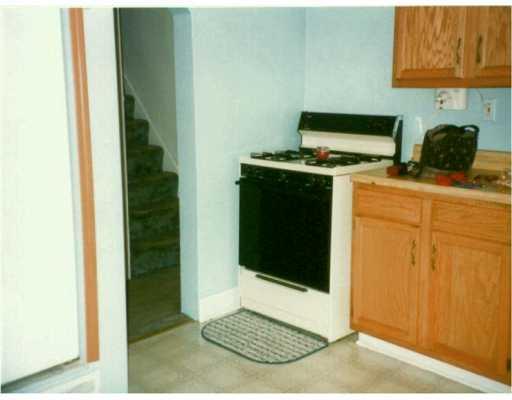 937 Robinson Street McKees Rocks, PA 15136 - Photo 4 of 6 Kitchen.
