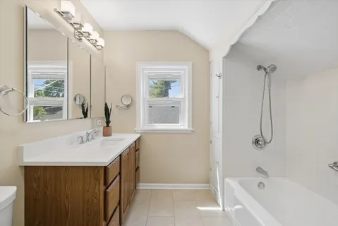 $399,000 | 946 Walter Avenue, Des Plaines, IL 60016