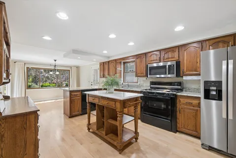 $399,000 | 946 Walter Avenue, Des Plaines, IL 60016