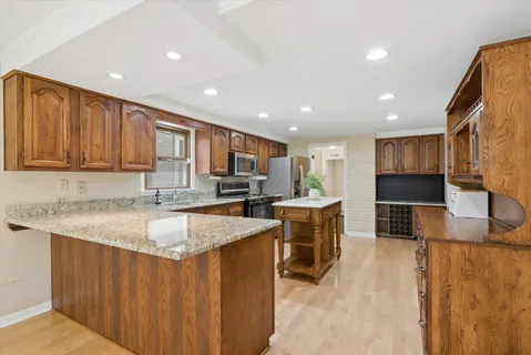 $399,000 | 946 Walter Avenue, Des Plaines, IL 60016