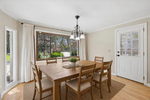 $399,000 | 946 Walter Avenue, Des Plaines, IL 60016