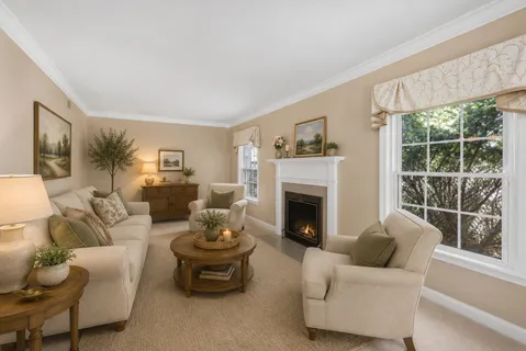 $399,000 | 946 Walter Avenue, Des Plaines, IL 60016