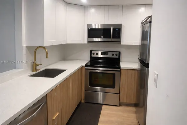 $2,000 | 2935 Northeast 163rd Street, Unit 3K, North Miami Beach, FL 33160