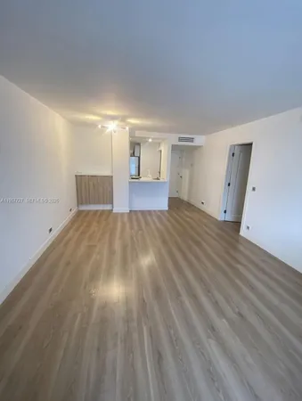 $2,000 | 2935 Northeast 163rd Street, Unit 3K, North Miami Beach, FL 33160