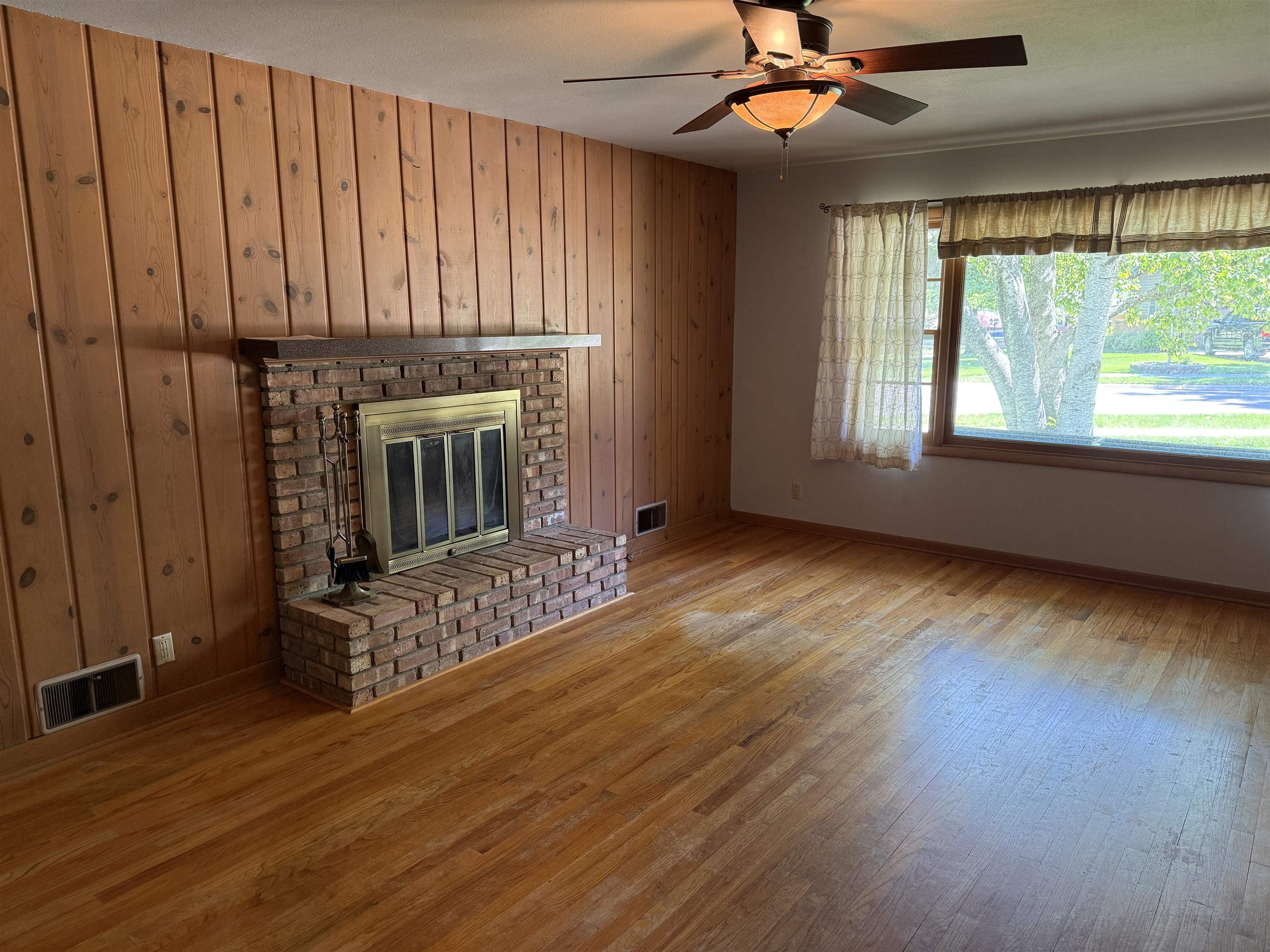 1894 North Ridge Drive Freeport, IL 61032 - Photo 3 of 25