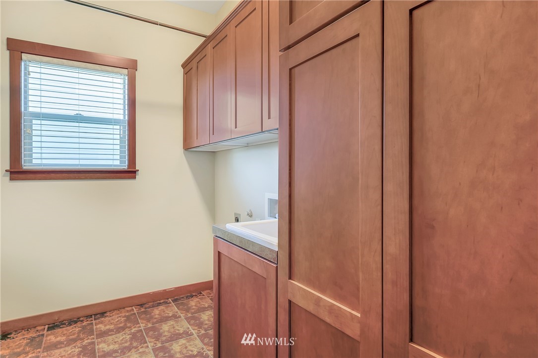 816 Red Maple Loop Everson, WA 98247 - Photo 15 of 22 a view of walk in closet
