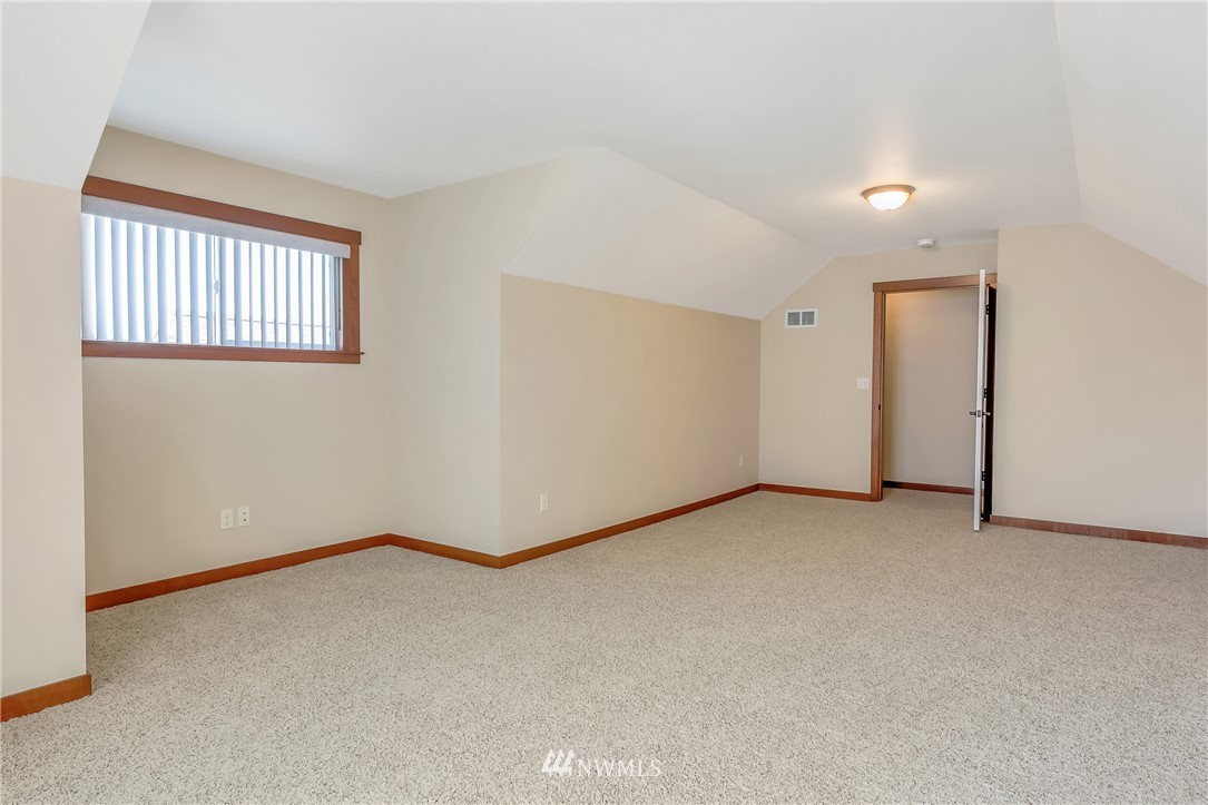816 Red Maple Loop Everson, WA 98247 - Photo 17 of 22 an empty room with windows