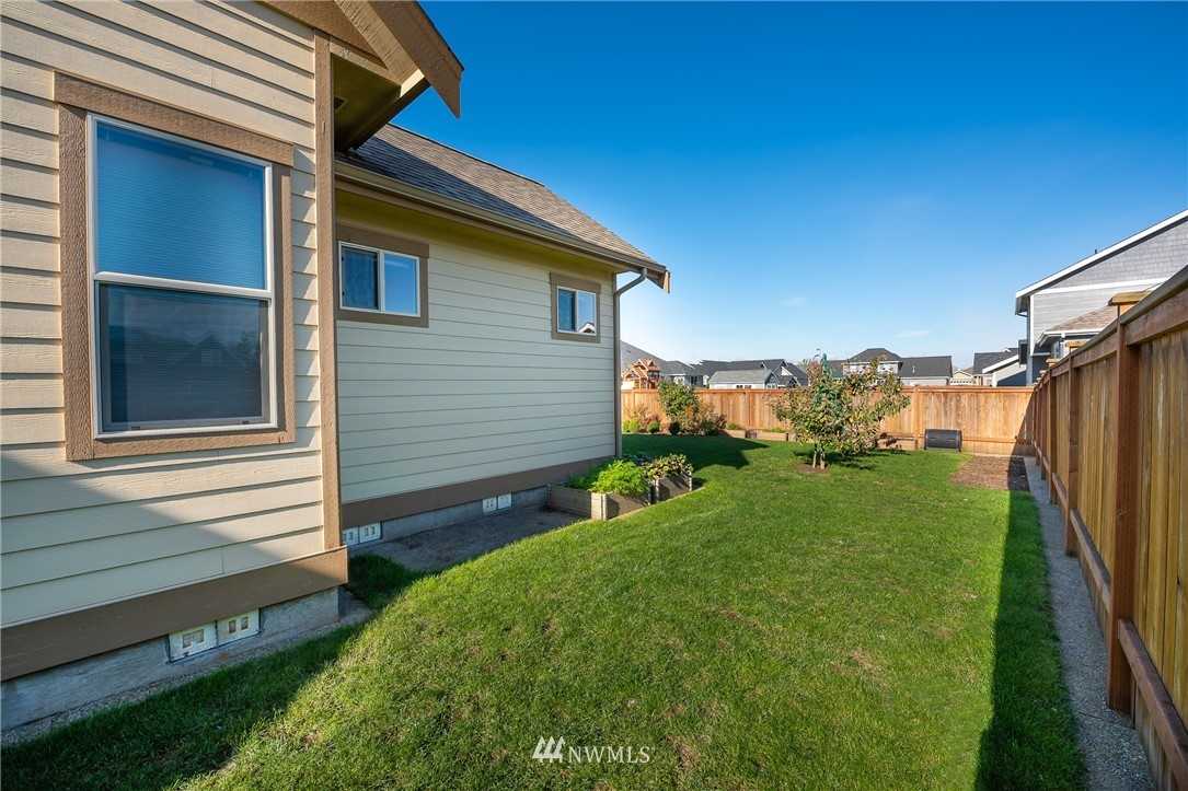816 Red Maple Loop Everson, WA 98247 - Photo 22 of 22 a view of a backyard with plants
