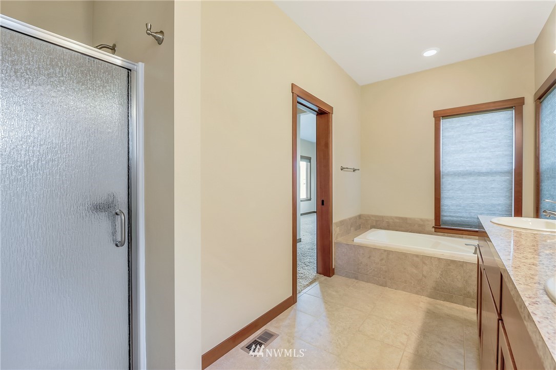 816 Red Maple Loop Everson, WA 98247 - Photo 10 of 22 a spacious bathroom with a tub shower and a sink