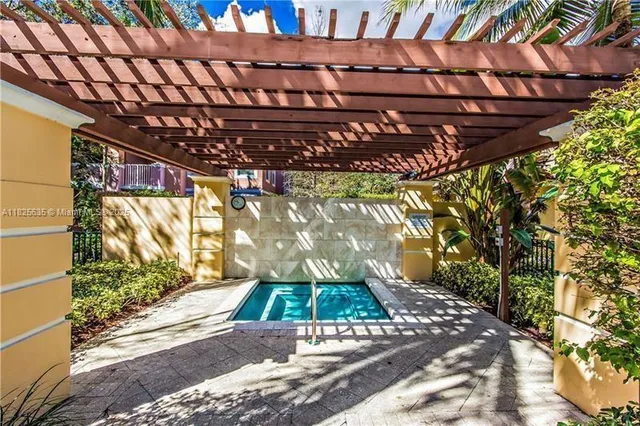 a view of an outdoor space