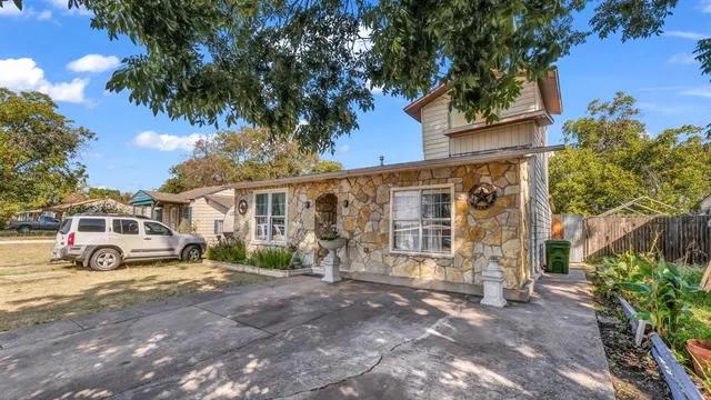 a view of a backyard with wooden floor and a outdoor space
