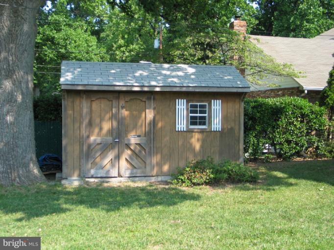 8541 Bay Road Pasadena, MD 21122 - Photo 2 of 28 shed