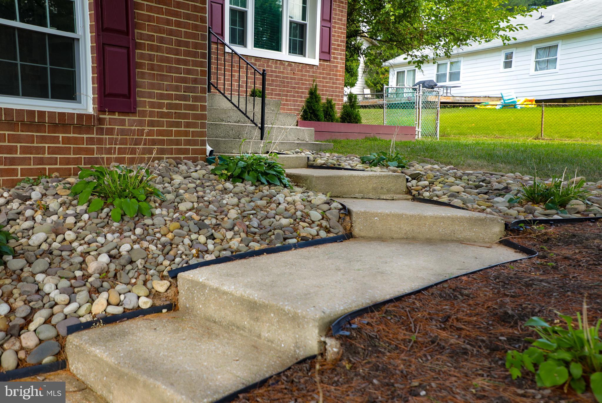 3918 Winlee Road Randallstown, MD 21133 - Photo 4 of 39 Beautifully laid front entrance