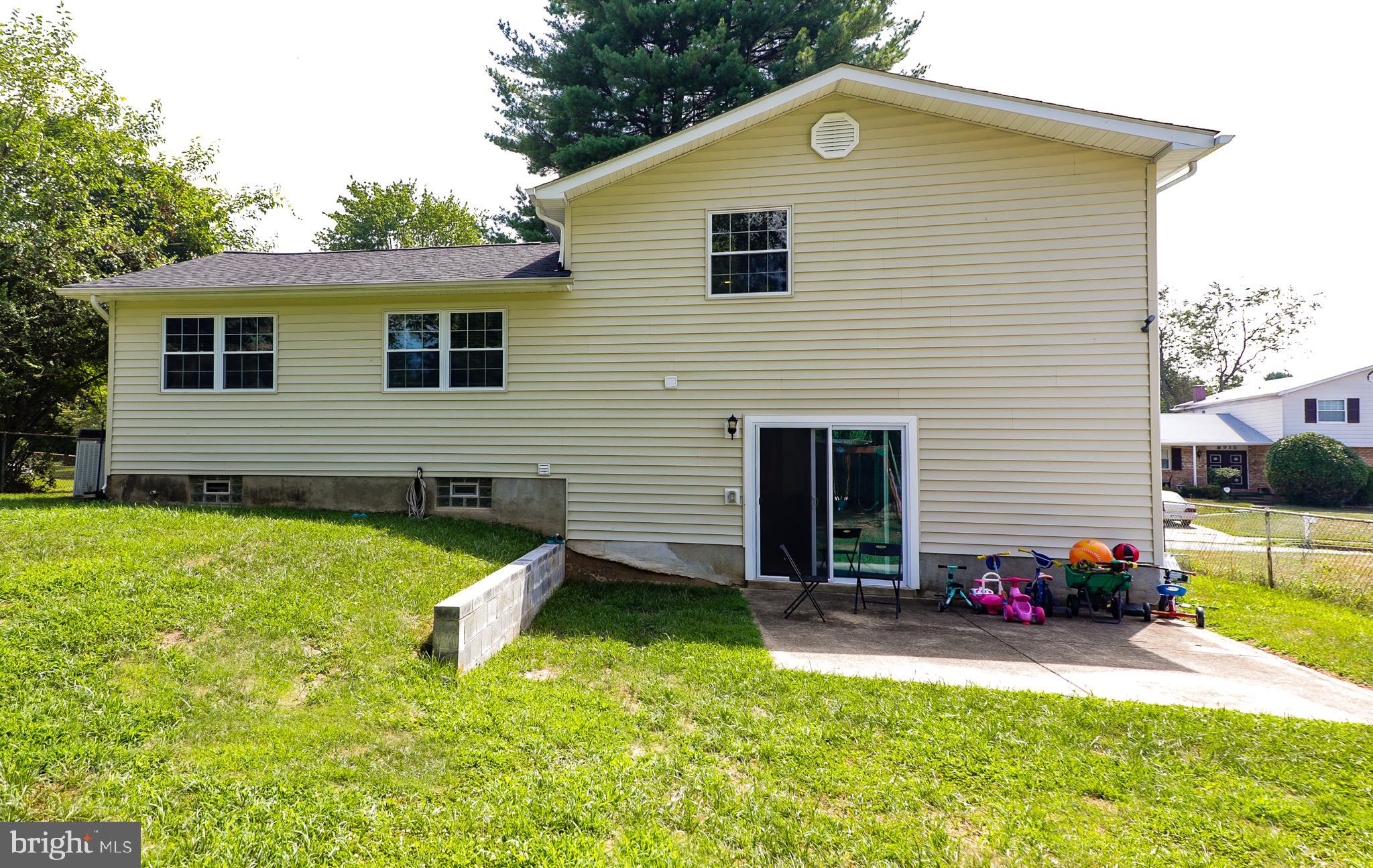 3918 Winlee Road Randallstown, MD 21133 - Photo 5 of 39 Spacious back yard, perfect for fun in the sun!