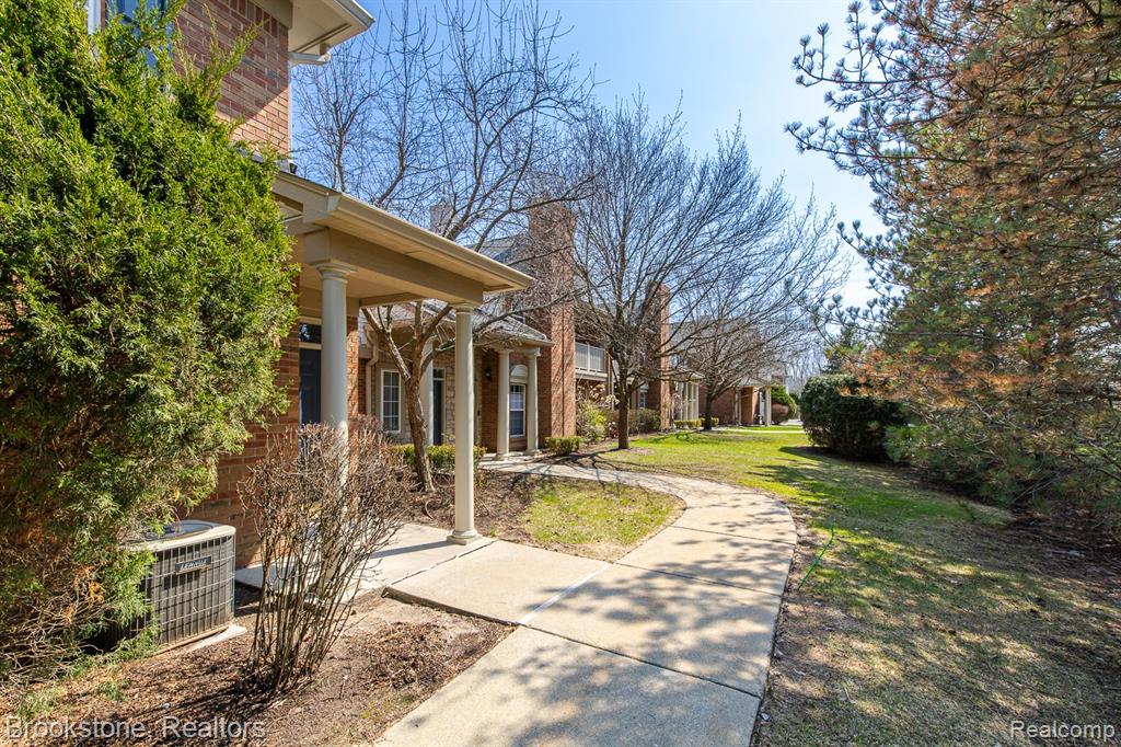 5292 Brookemonte Circle Rochester, MI 48306 - Photo 4 of 55