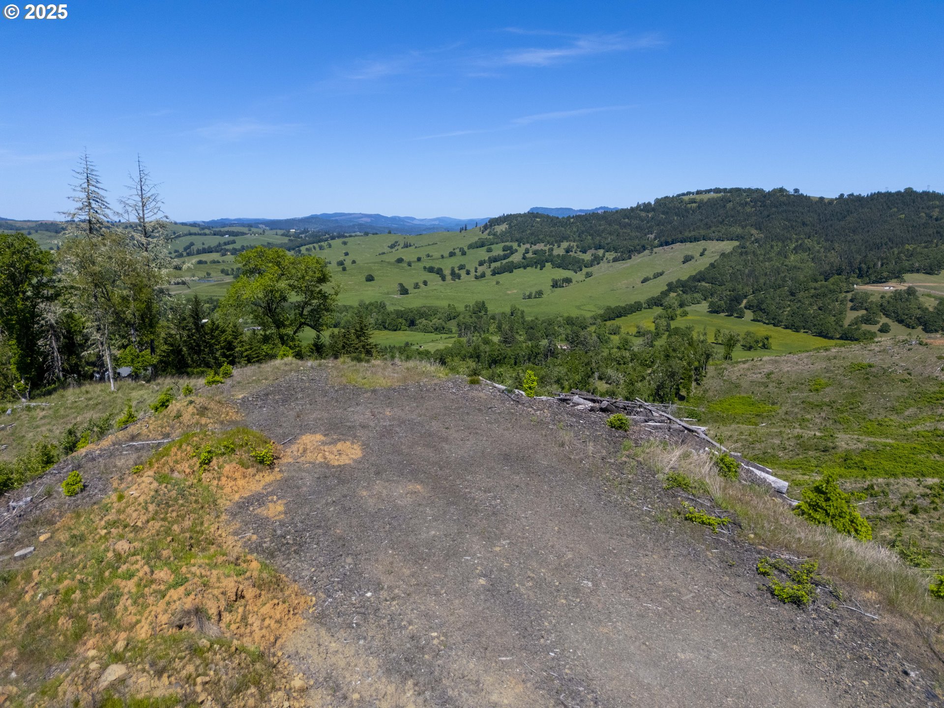 Green Valley Road Oakland, OR 97462 - Photo 3 of 21 Gallery Image 3