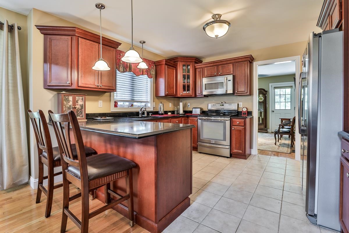 12 Settlers Way Pelham, NH 03076 - Photo 11 of 33