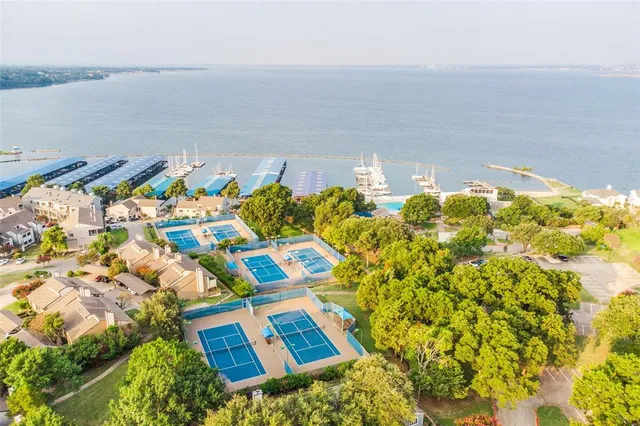 $850,000 | 435 Columbia Drive, Rockwall, TX 75032