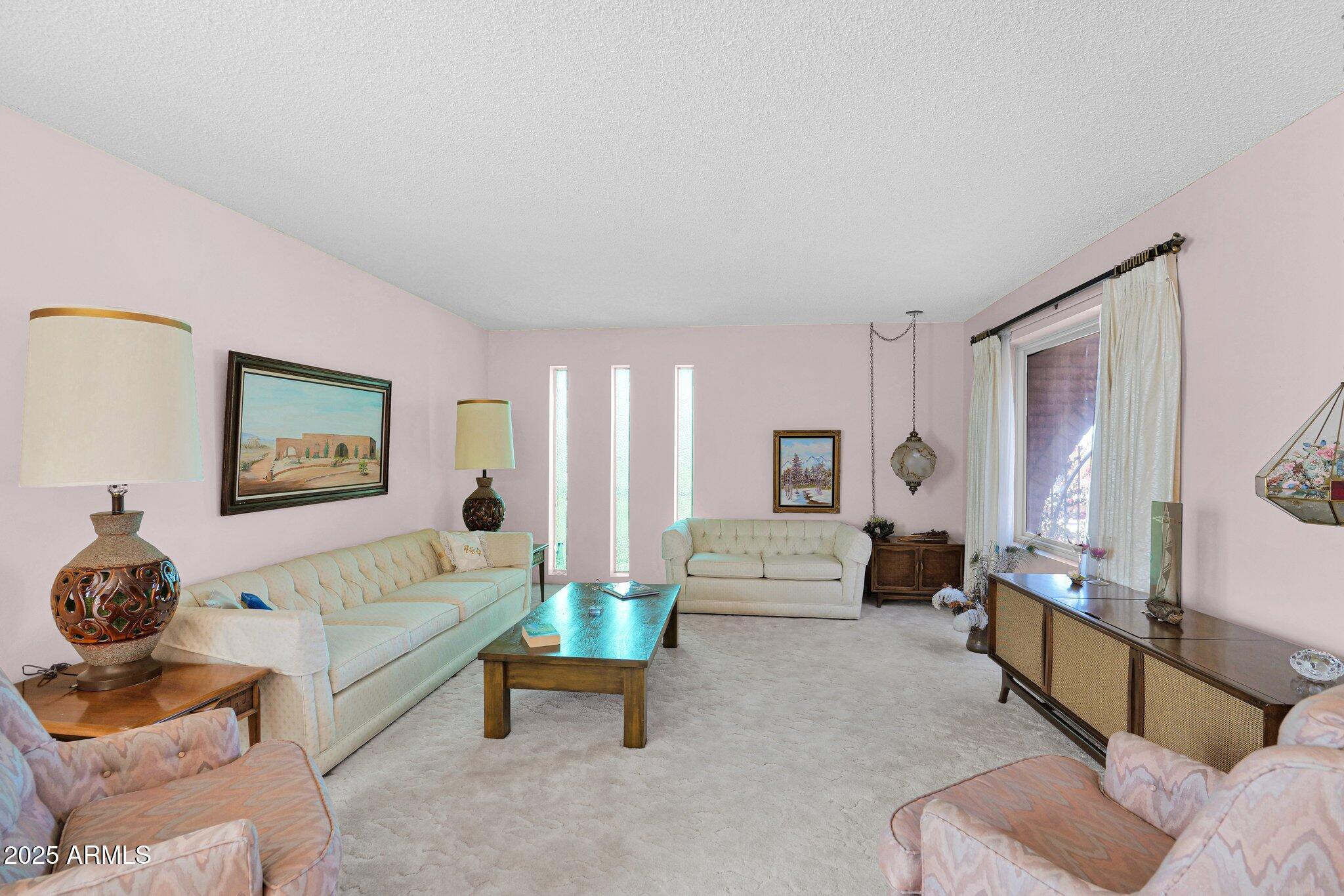 888 West Vah Ki Inn Road Coolidge, AZ 85128 - Photo 7 of 45 888 Vah Ki Inn - 07Living Room
