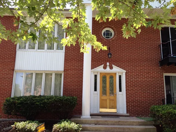 $2,000 | 7033 99th Street, Unit 2E, Chicago Ridge, IL 60415