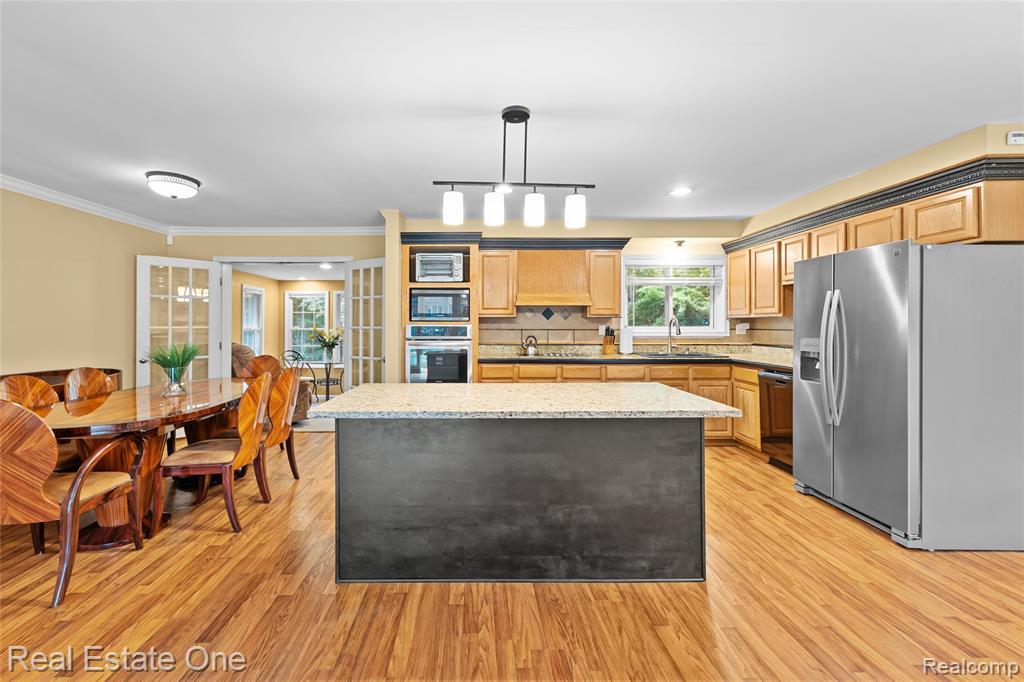 28257 New Castle Road Farmington Hills, MI 48331 - Photo 8 of 32