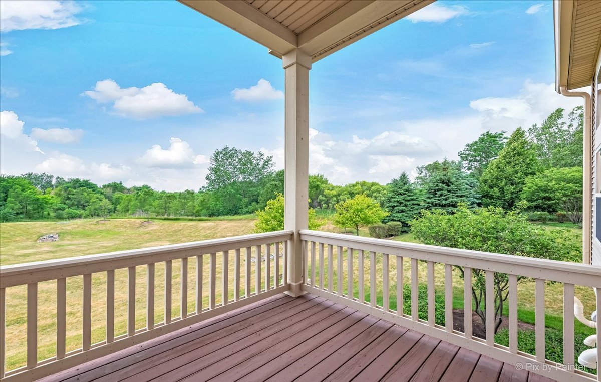 941 Oak Ridge Boulevard Elgin, IL 60120 - Photo 2 of 28