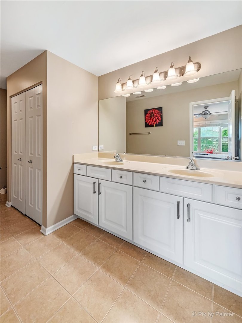 941 Oak Ridge Boulevard Elgin, IL 60120 - Photo 14 of 28