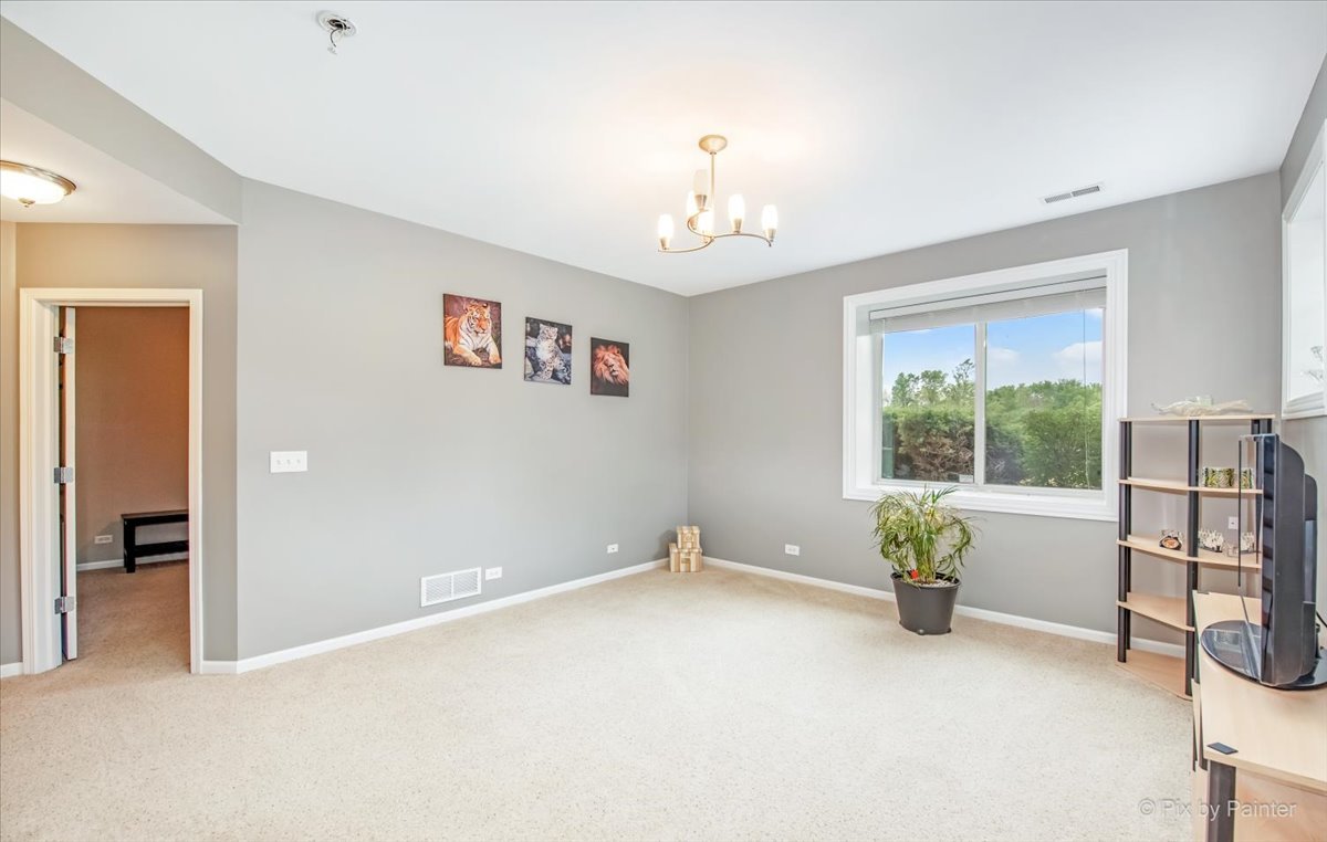 941 Oak Ridge Boulevard Elgin, IL 60120 - Photo 17 of 28