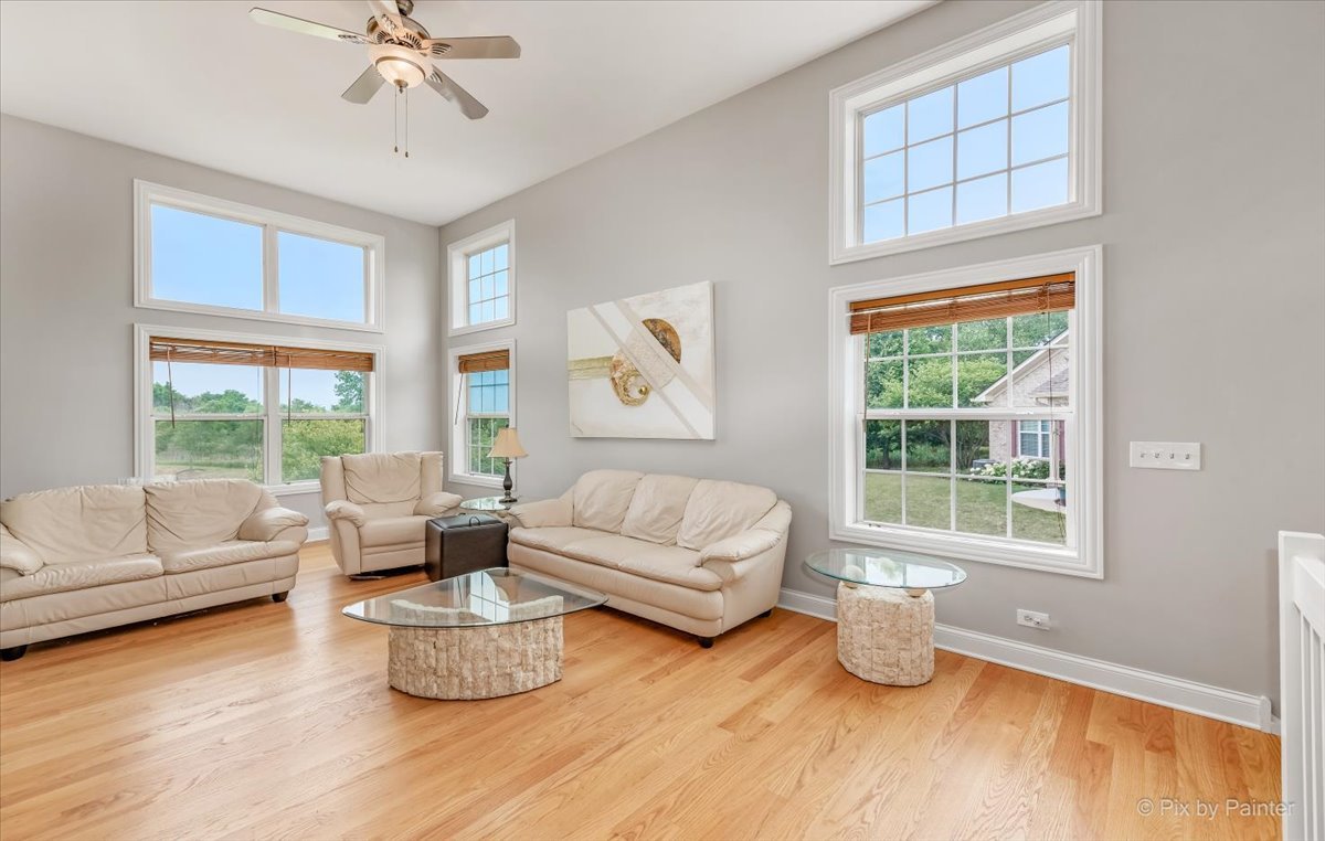 941 Oak Ridge Boulevard Elgin, IL 60120 - Photo 3 of 28