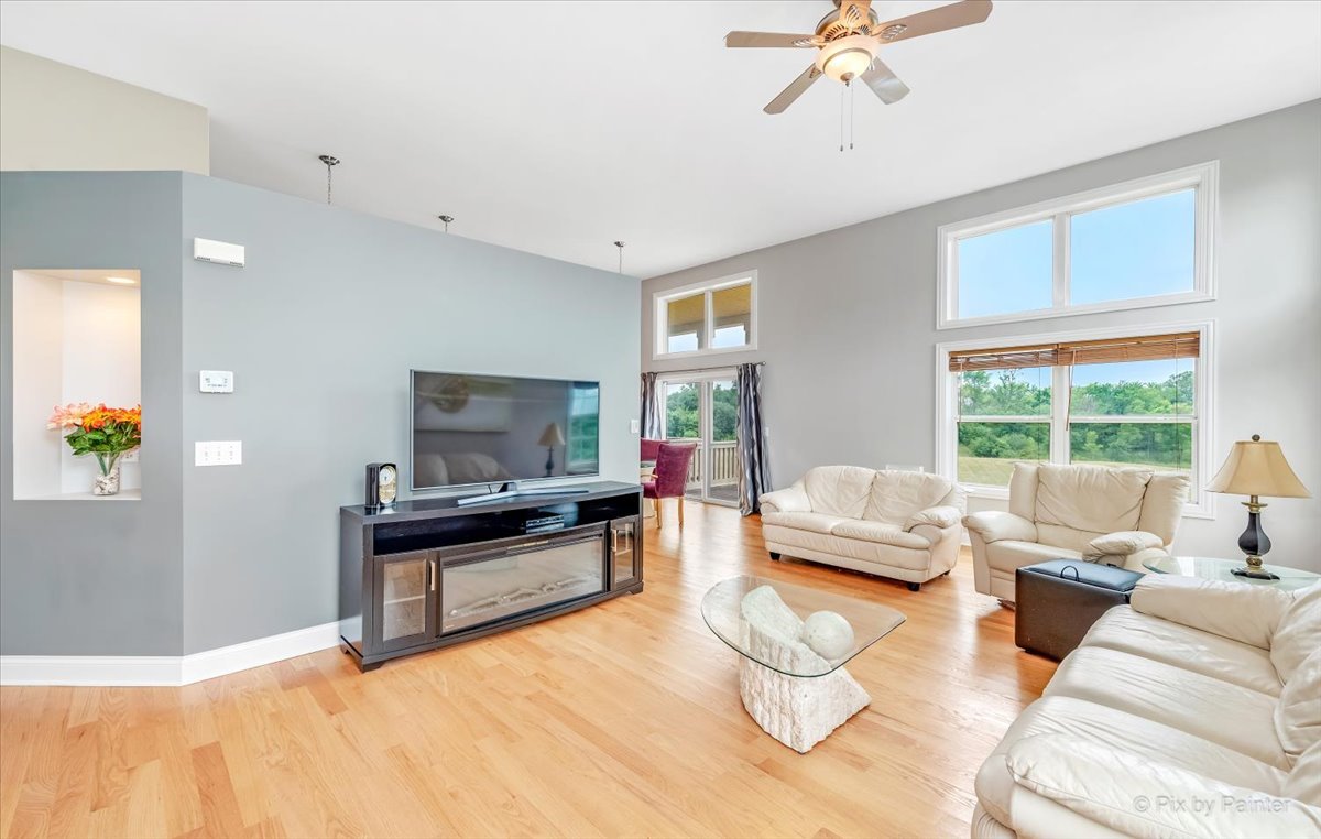941 Oak Ridge Boulevard Elgin, IL 60120 - Photo 5 of 28