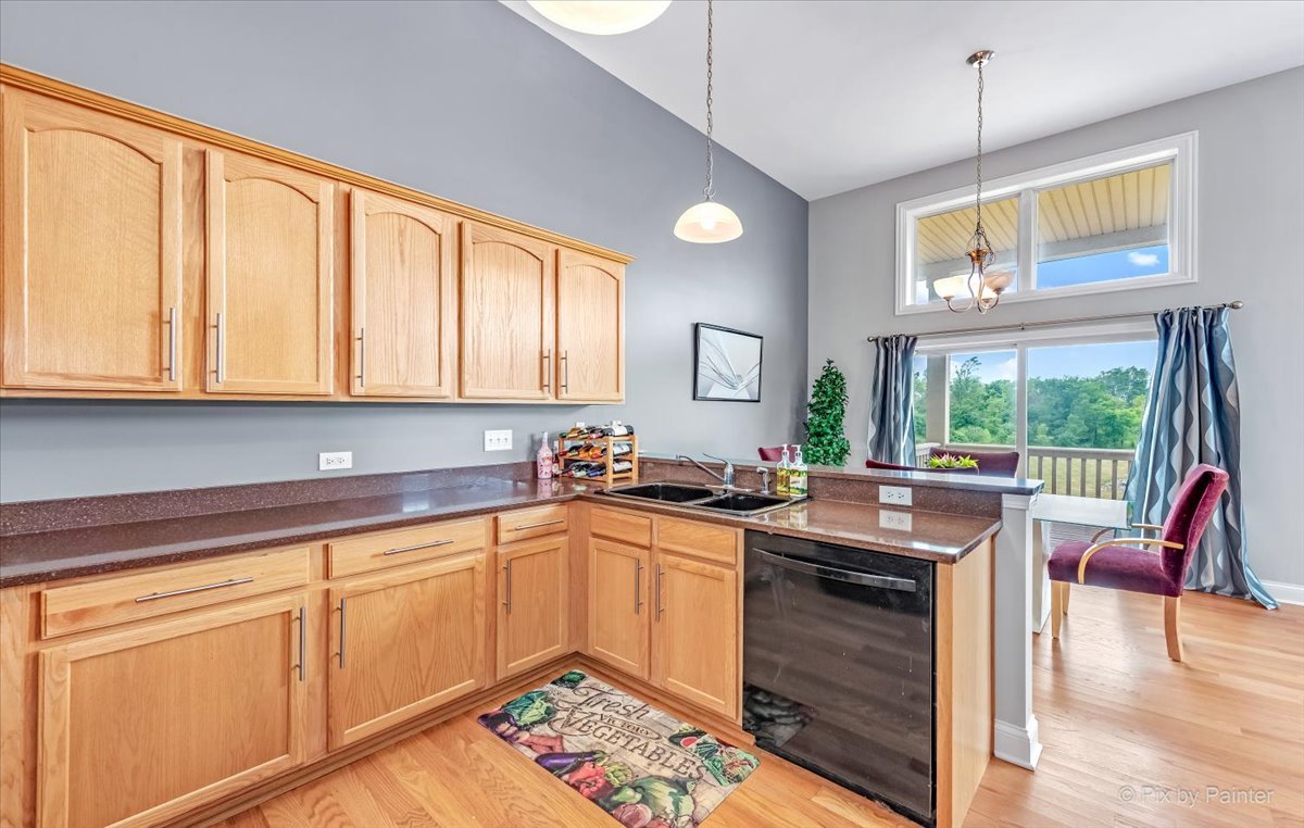 941 Oak Ridge Boulevard Elgin, IL 60120 - Photo 8 of 28