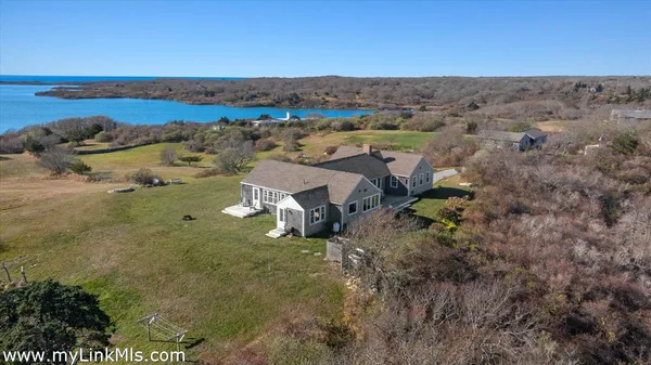 $10,950,000 | 16 Shotnaigher Lane, Chilmark, MA 02535