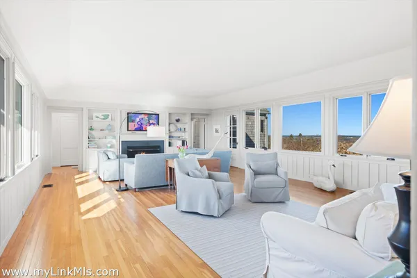 $10,950,000 | 16 Shotnaigher Lane, Chilmark, MA 02535