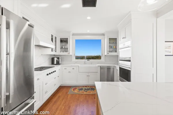 $10,950,000 | 16 Shotnaigher Lane, Chilmark, MA 02535