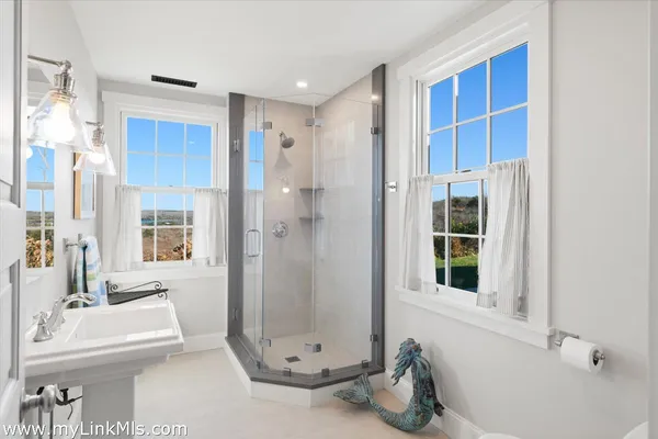 $10,950,000 | 16 Shotnaigher Lane, Chilmark, MA 02535