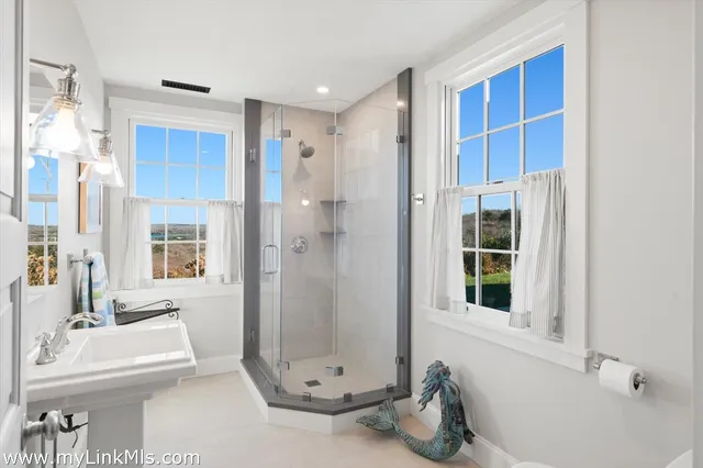 $10,950,000 | 16 Shotnaigher Lane, Chilmark, MA 02535