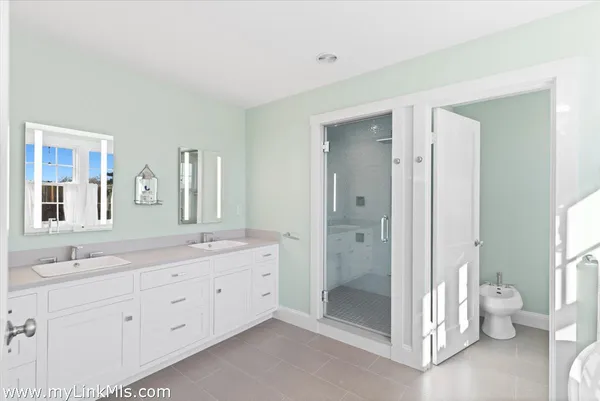 $10,950,000 | 16 Shotnaigher Lane, Chilmark, MA 02535