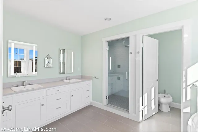 $10,950,000 | 16 Shotnaigher Lane, Chilmark, MA 02535