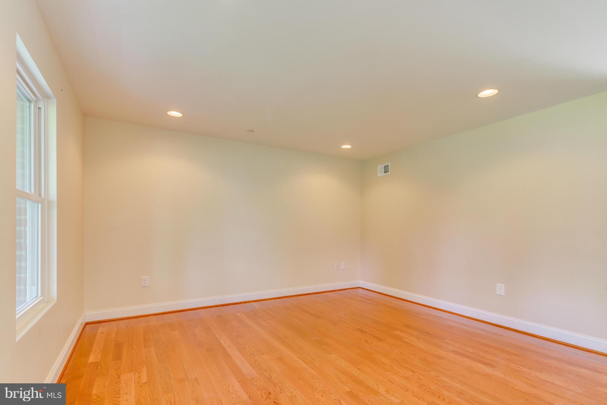14560 Manor Road Phoenix, MD 21131 - Photo 3 of 30 Living Room