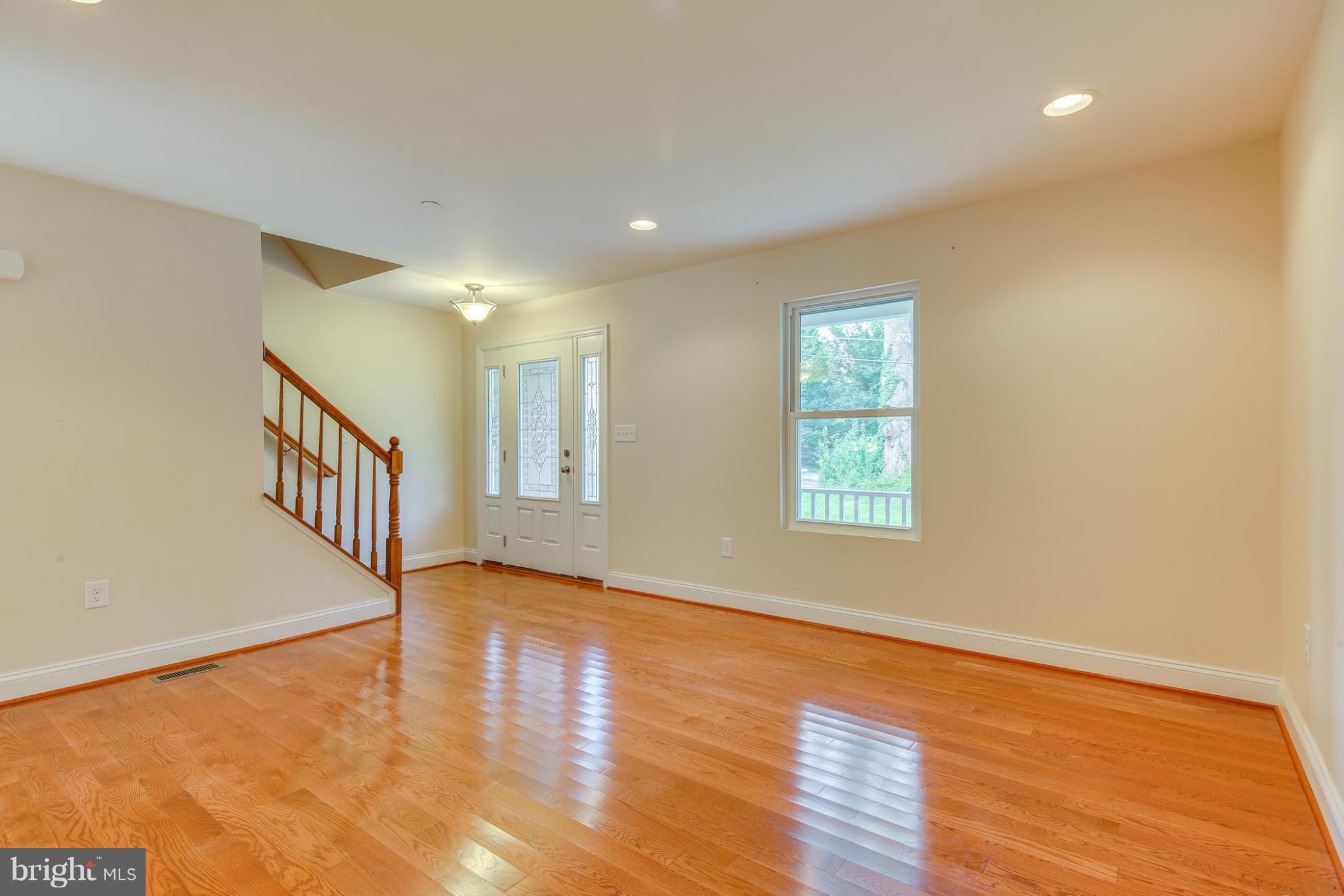 14560 Manor Road Phoenix, MD 21131 - Photo 4 of 30 Living Room